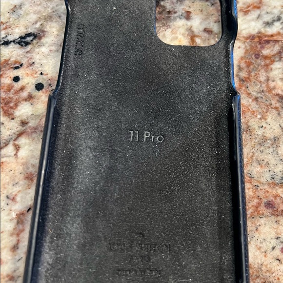 Louis Vuitton iPhone case 11 Pro - Picture 2 of 2